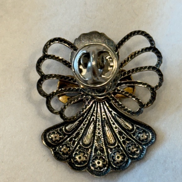 Angel Brooch with Gold Heart - Picture 3 of 3